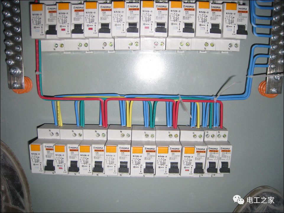 圖片和文字告訴你如何做好配電箱內(nèi)部布線